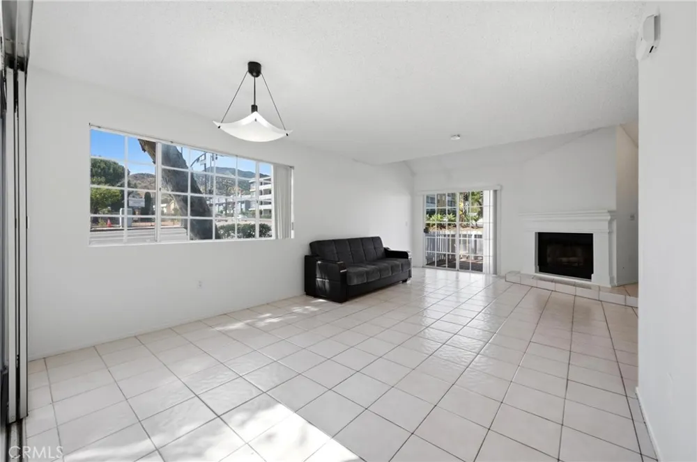 14380 Foothill Blvd #1 Los Angeles, CA 91342