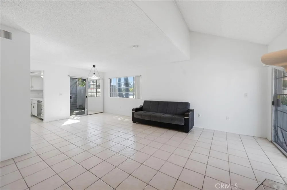 14380 Foothill Blvd #1 Los Angeles, CA 91342