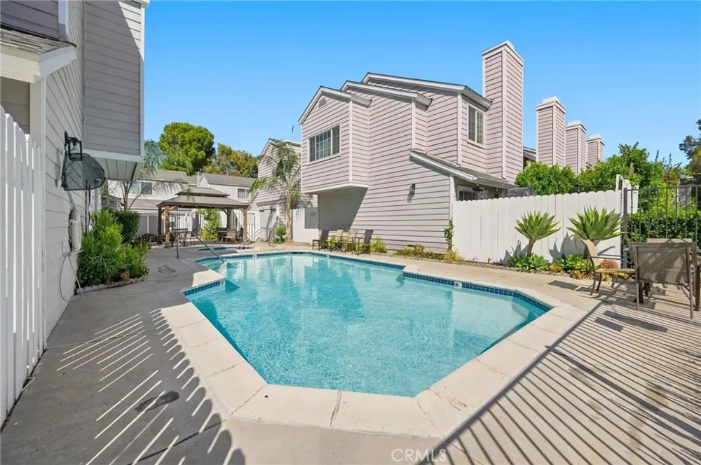 14380 Foothill Blvd #1 Los Angeles, CA 91342