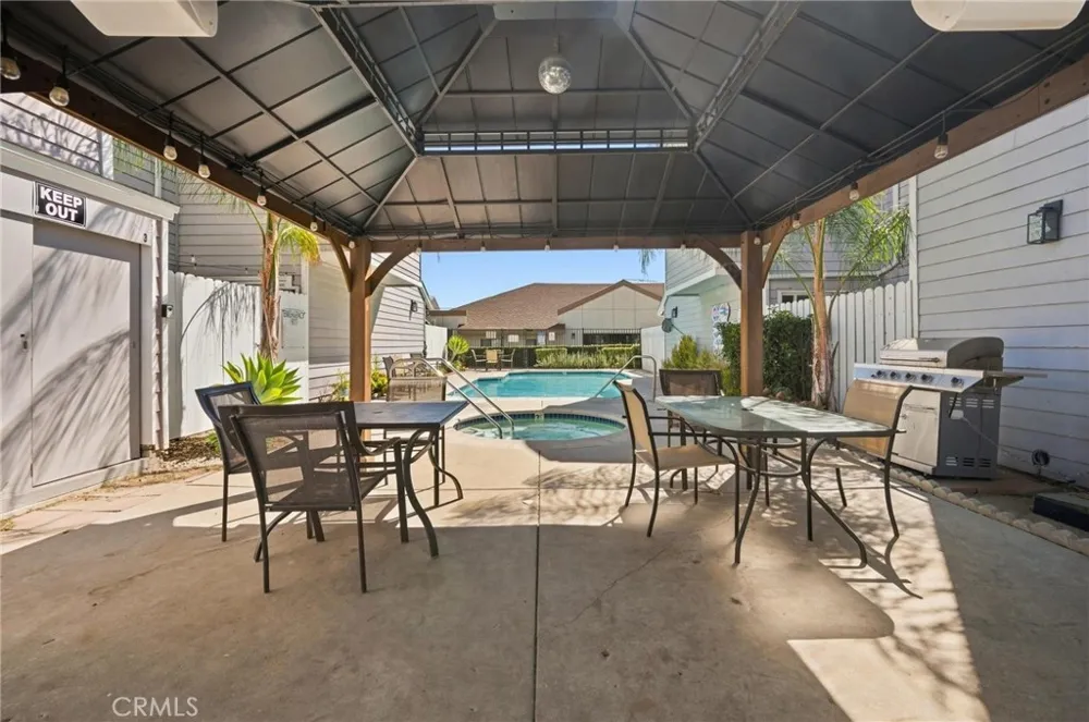 14380 Foothill Blvd #1 Los Angeles, CA 91342