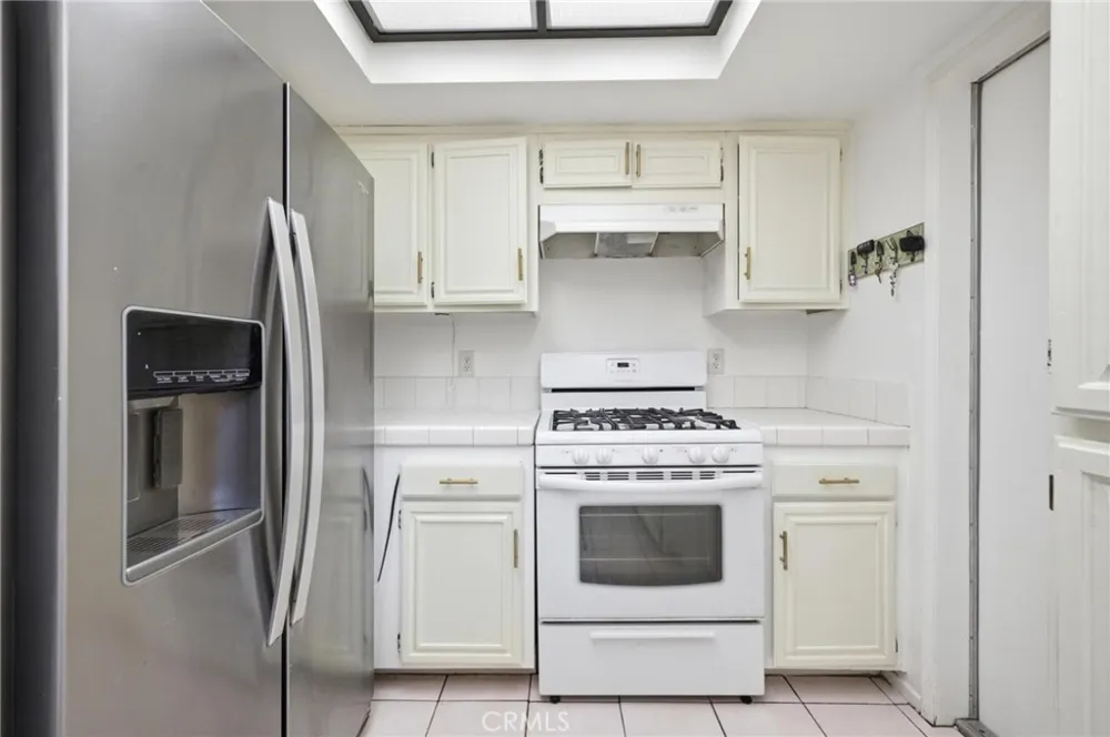 14380 Foothill Blvd #1 Los Angeles, CA 91342
