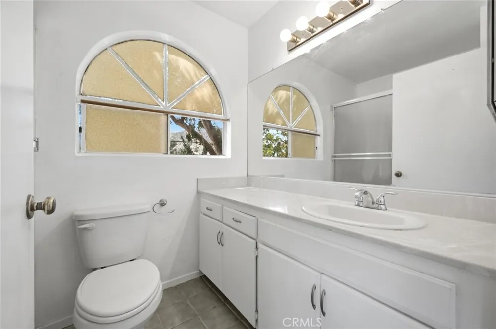 14380 Foothill Blvd #1 Los Angeles, CA 91342