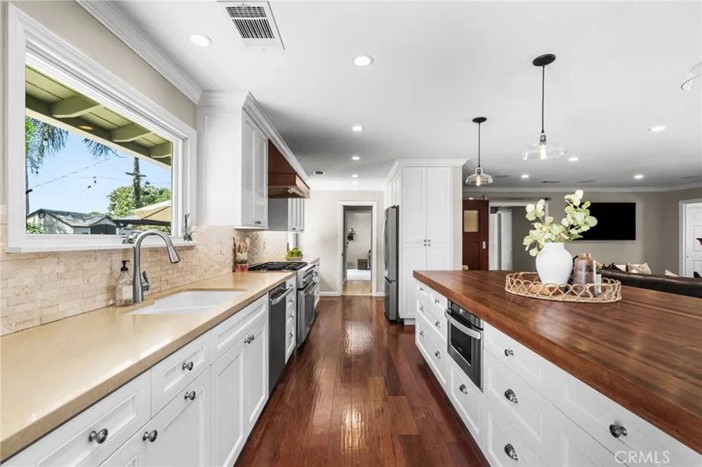 18612 Newton Avenue North Tustin, CA 92705
