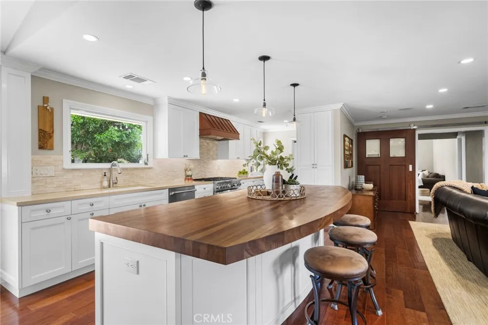 18612 Newton Avenue North Tustin, CA 92705