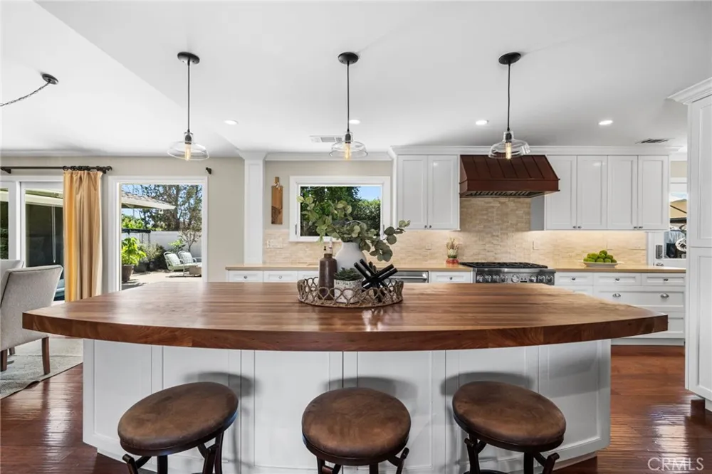 18612 Newton Avenue North Tustin, CA 92705