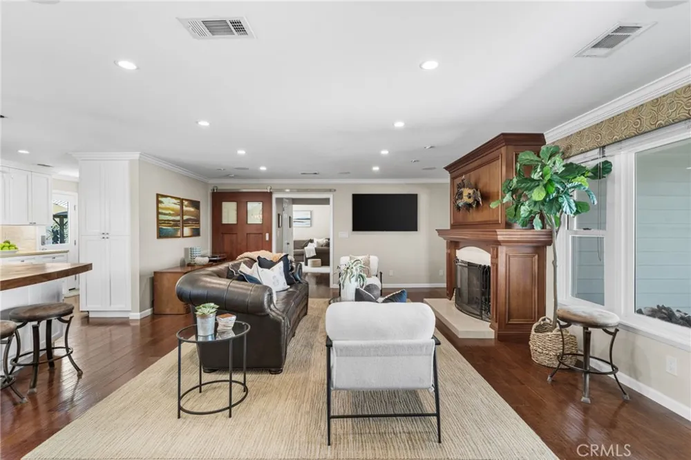 18612 Newton Avenue North Tustin, CA 92705