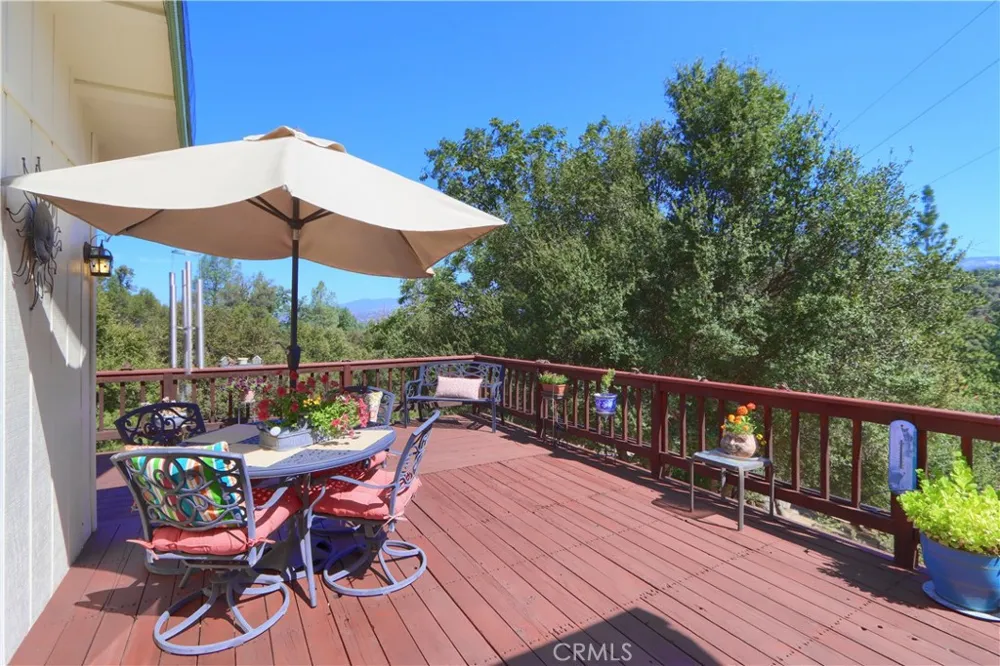 38393 Crestview Lane Oakhurst, CA 93644