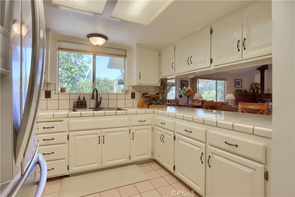 38393 Crestview Lane Oakhurst, CA 93644
