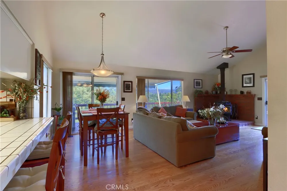 38393 Crestview Lane Oakhurst, CA 93644