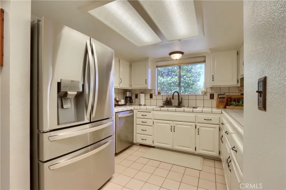 38393 Crestview Lane Oakhurst, CA 93644