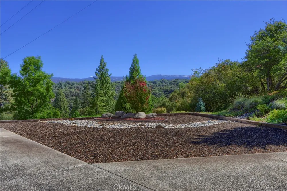 38393 Crestview Lane Oakhurst, CA 93644