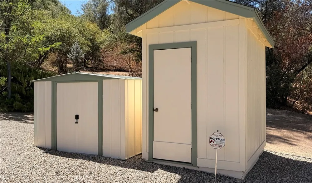 38393 Crestview Lane Oakhurst, CA 93644