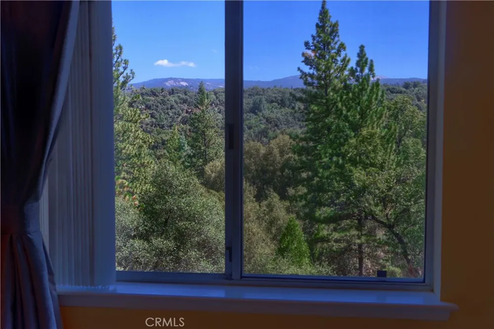 38393 Crestview Lane Oakhurst, CA 93644