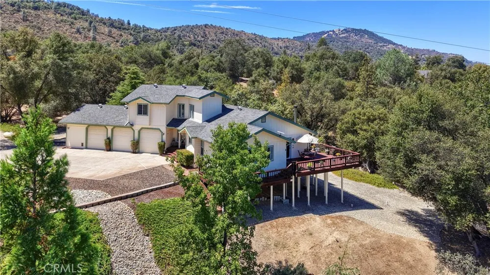 38393 Crestview Lane Oakhurst, CA 93644