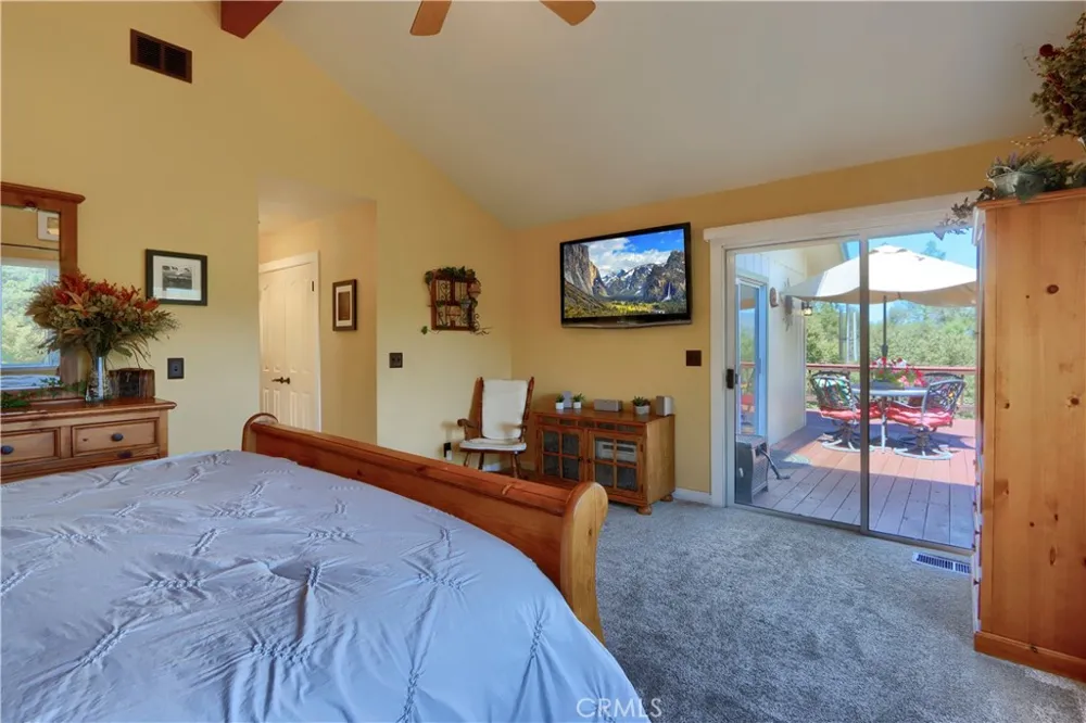 38393 Crestview Lane Oakhurst, CA 93644