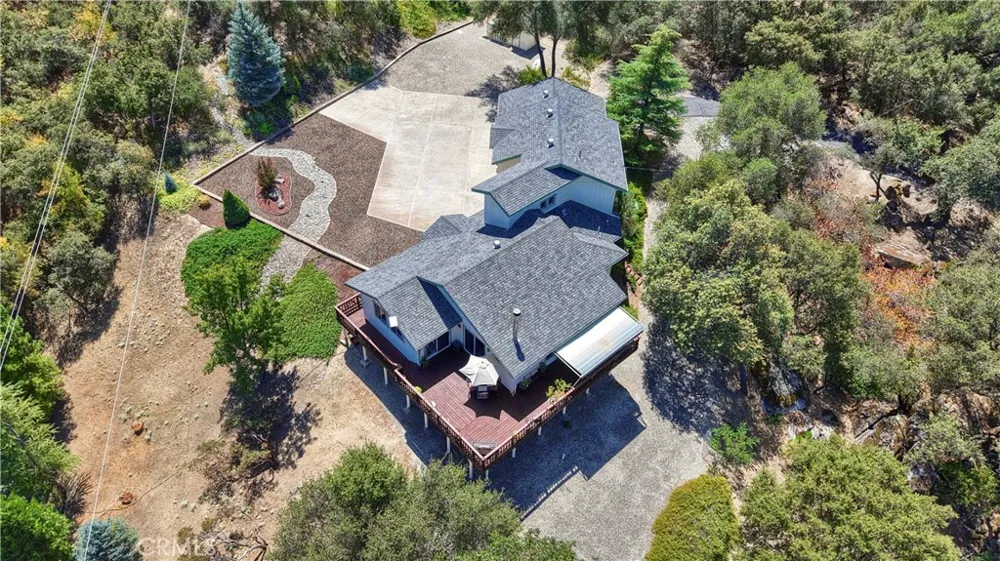 38393 Crestview Lane Oakhurst, CA 93644