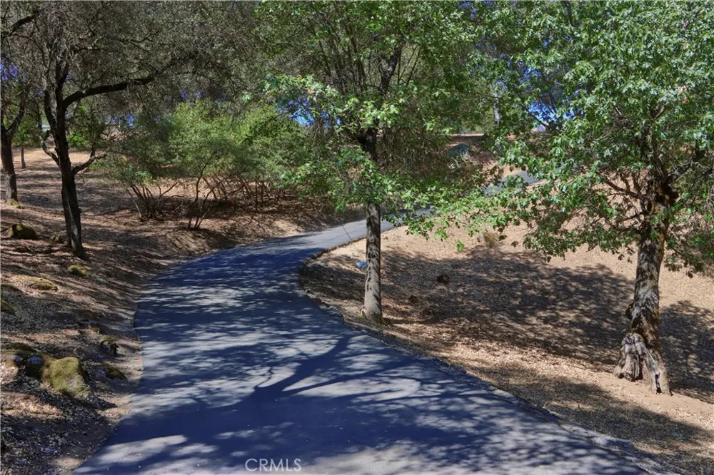 38393 Crestview Lane Oakhurst, CA 93644