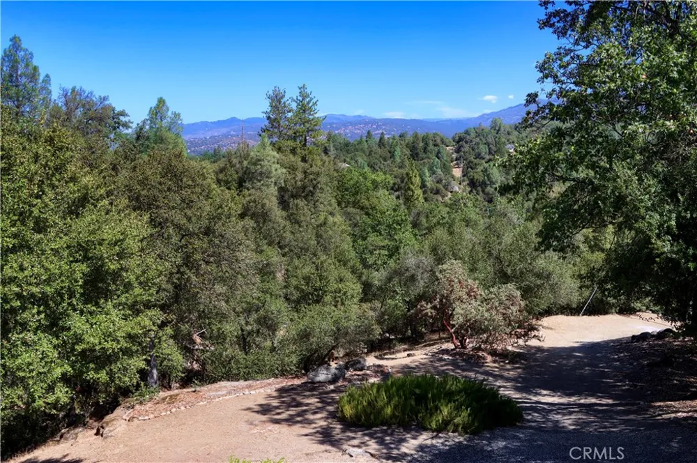 38393 Crestview Lane Oakhurst, CA 93644