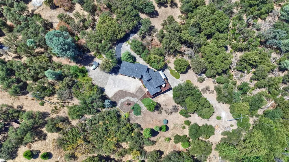 38393 Crestview Lane Oakhurst, CA 93644