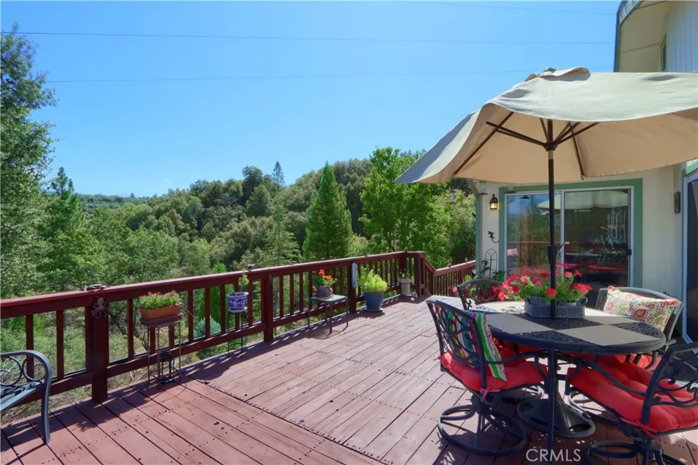 38393 Crestview Lane Oakhurst, CA 93644
