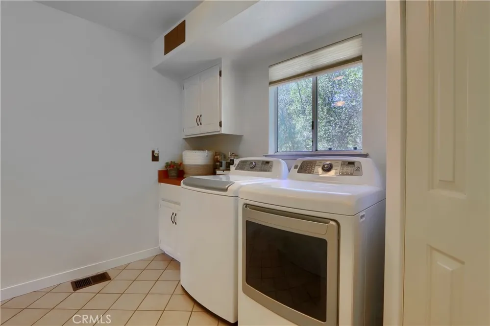 38393 Crestview Lane Oakhurst, CA 93644