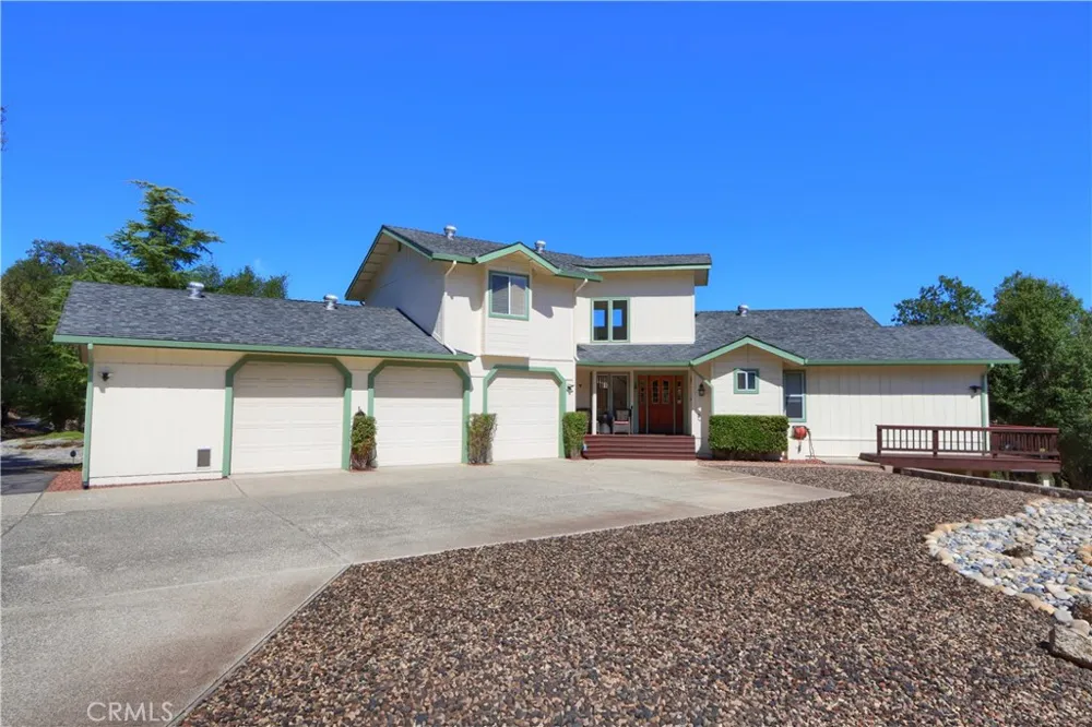 38393 Crestview Lane Oakhurst, CA 93644