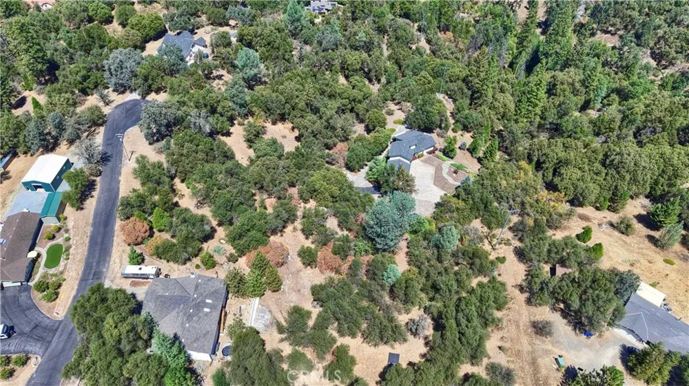 38393 Crestview Lane Oakhurst, CA 93644