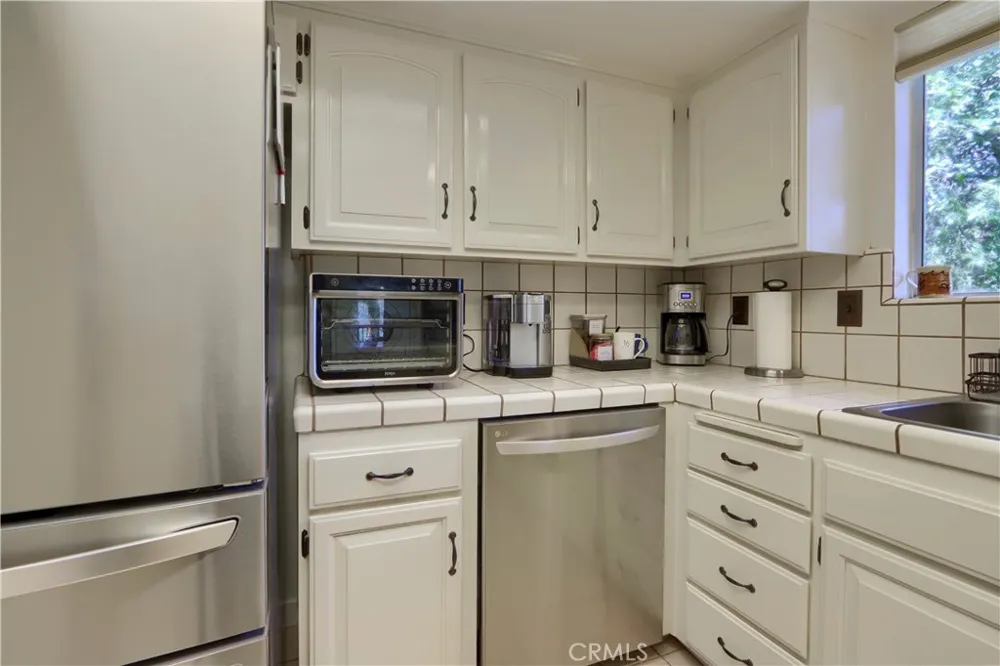 38393 Crestview Lane Oakhurst, CA 93644