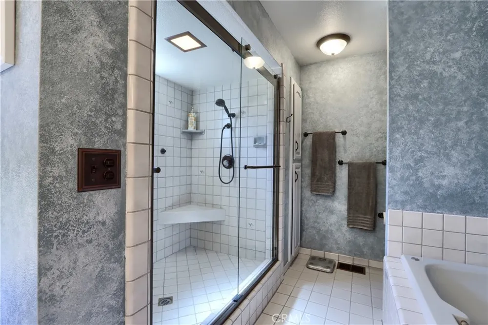 38393 Crestview Lane Oakhurst, CA 93644
