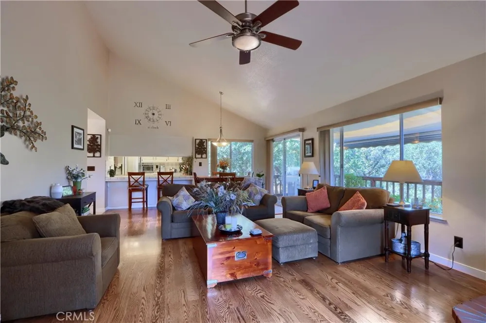 38393 Crestview Lane Oakhurst, CA 93644