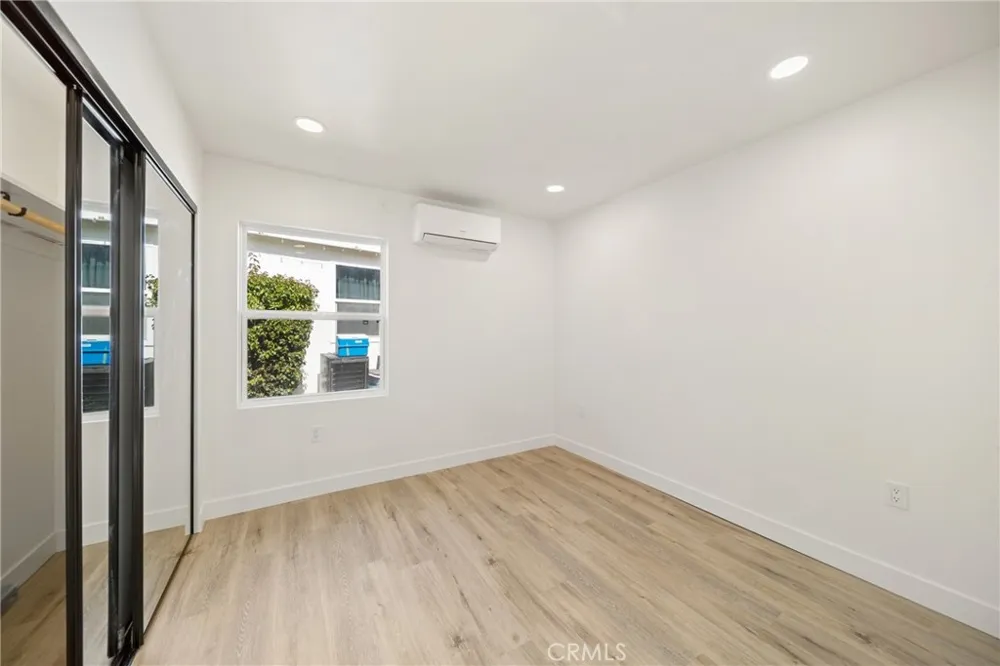6714 Jellico Lake Balboa, CA 91406