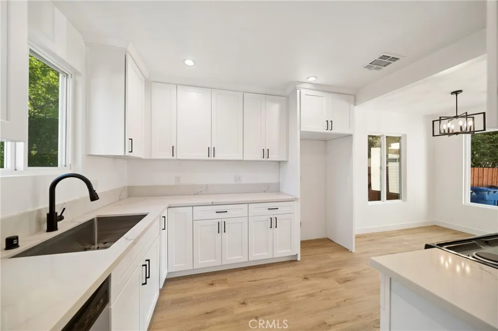 6714 Jellico Lake Balboa, CA 91406