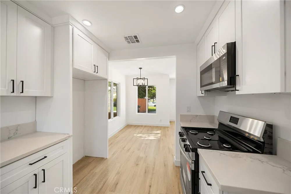 6714 Jellico Lake Balboa, CA 91406