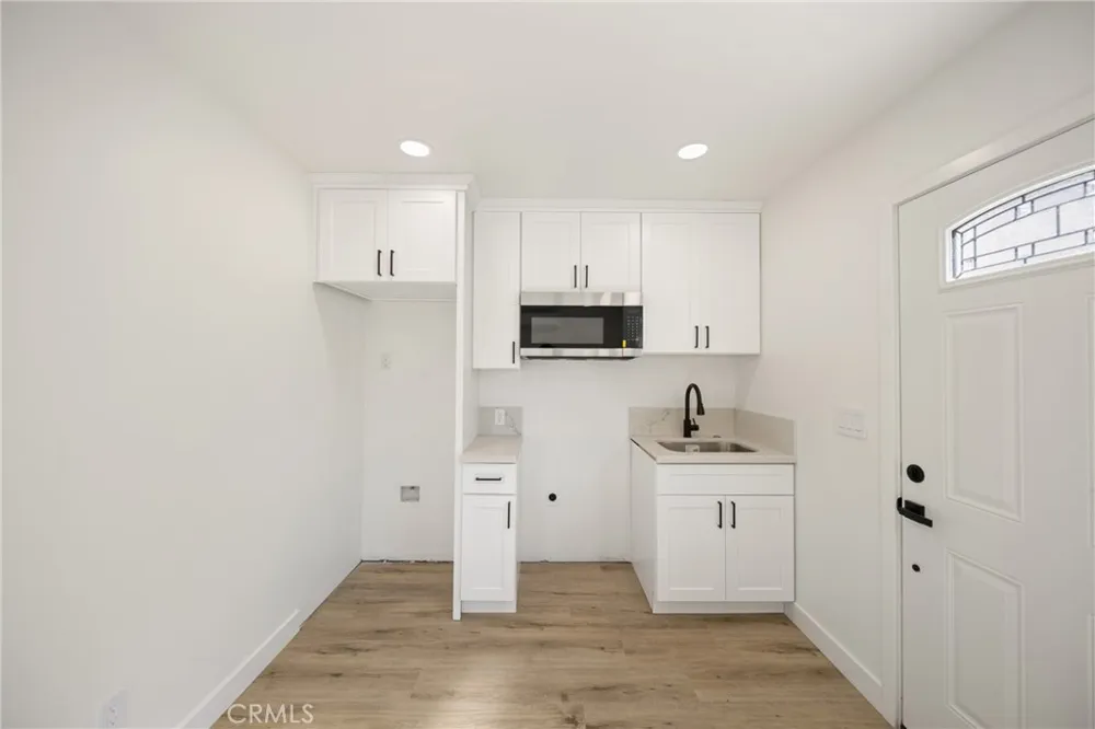 6714 Jellico Lake Balboa, CA 91406