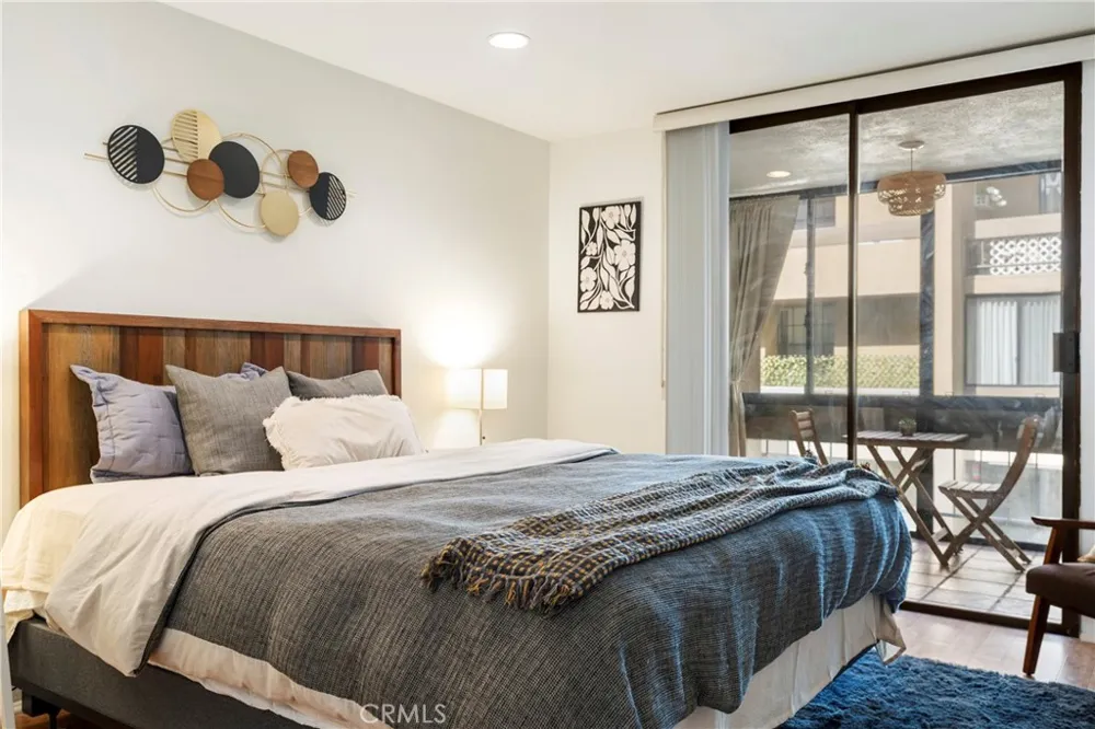 740 Kings Road #208 Los Angeles, CA 90069