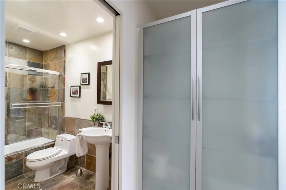 740 Kings Road #208 Los Angeles, CA 90069