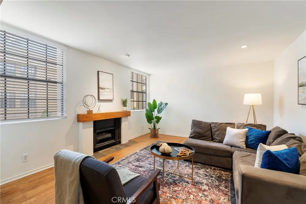740 Kings Road #208 Los Angeles, CA 90069
