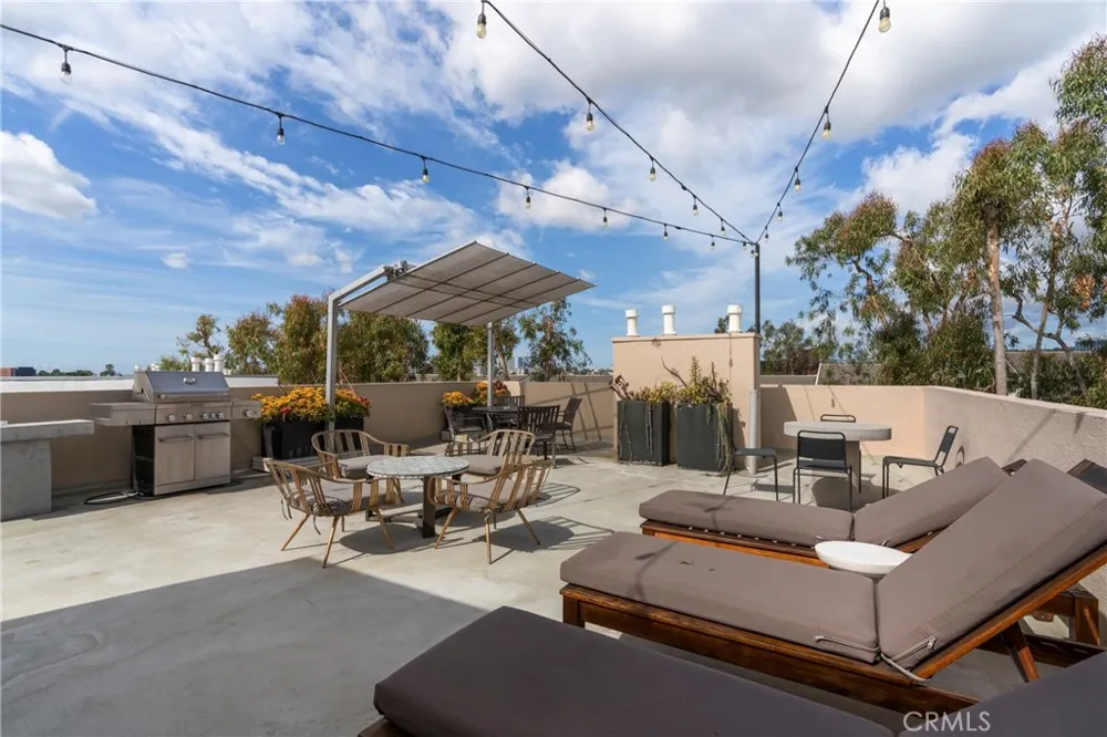 740 Kings Road #208 Los Angeles, CA 90069