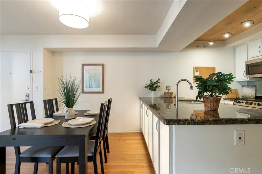 740 Kings Road #208 Los Angeles, CA 90069