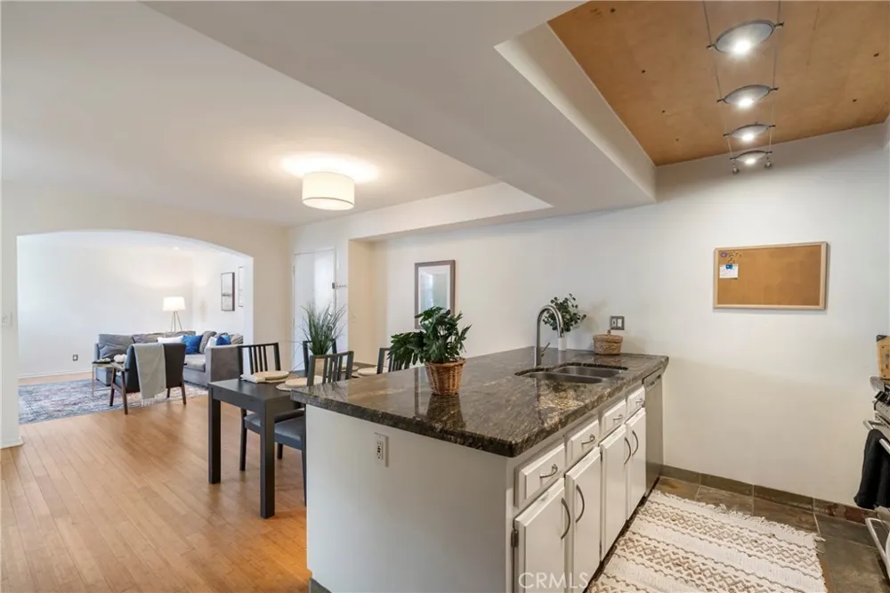 740 Kings Road #208 Los Angeles, CA 90069