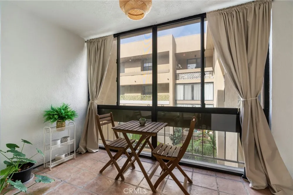 740 Kings Road #208 Los Angeles, CA 90069
