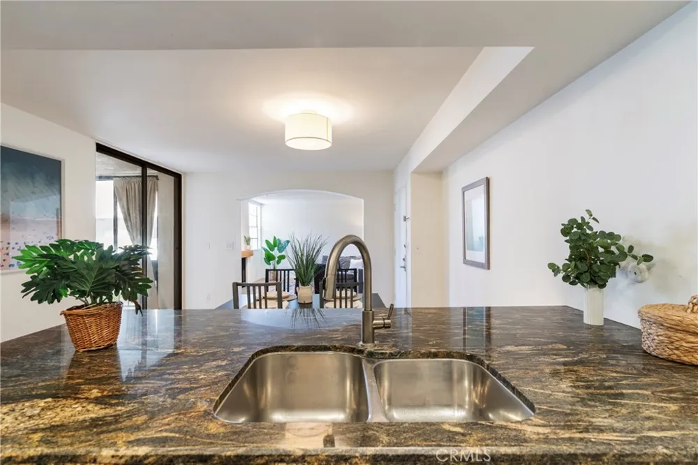 740 Kings Road #208 Los Angeles, CA 90069