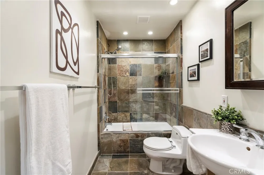 740 Kings Road #208 Los Angeles, CA 90069