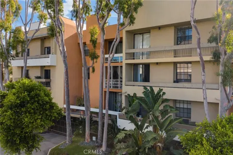 740 Kings Road #208
