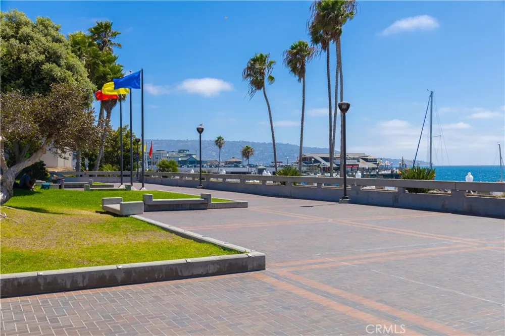 210 The Village #305 Redondo Beach, CA 90277