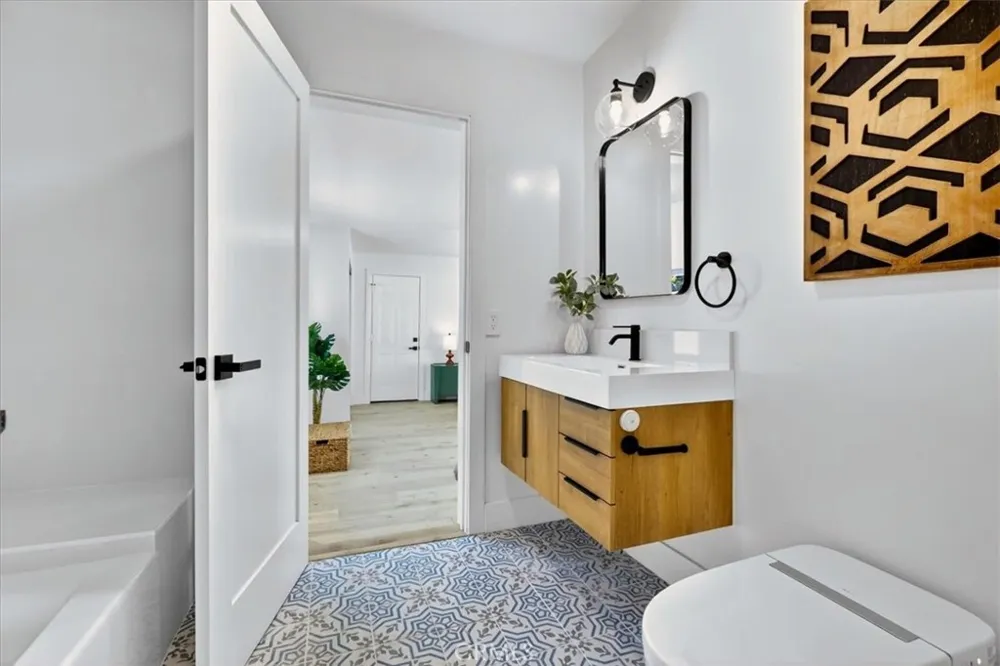 11131 Ticonderoga Los Alamitos, CA 90720