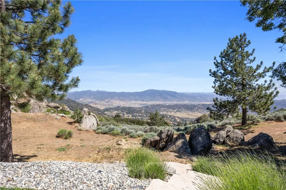 27300 Stirrup Way Tehachapi, CA 93561