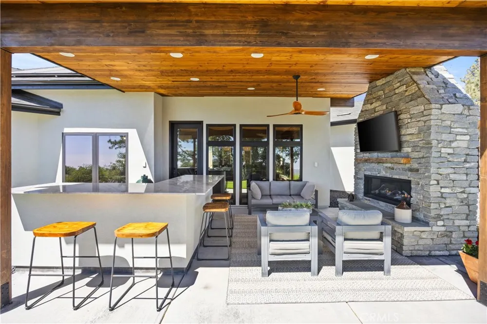 27300 Stirrup Way Tehachapi, CA 93561
