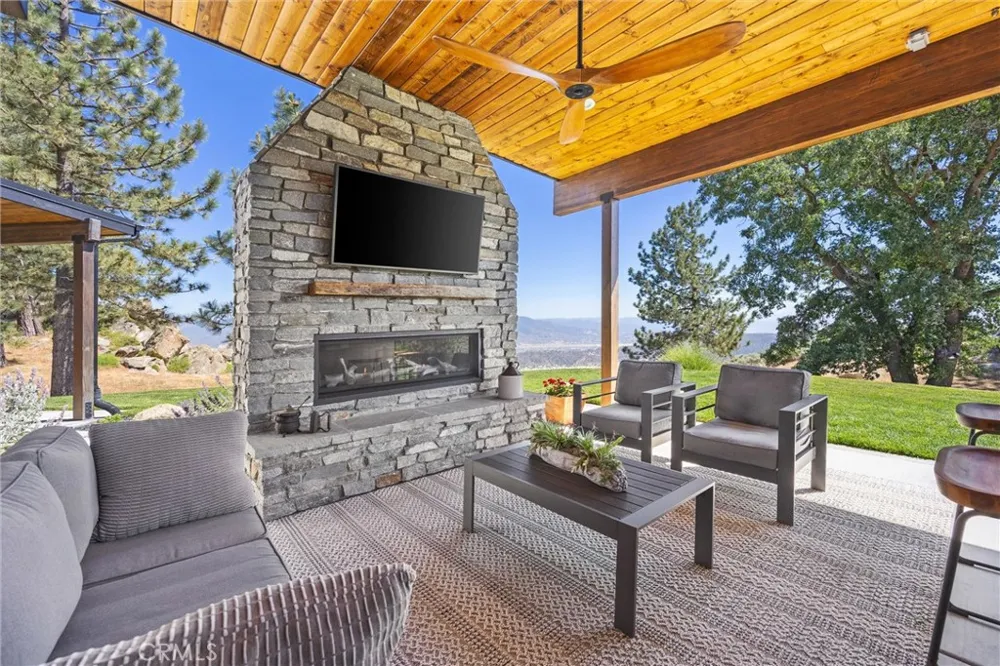 27300 Stirrup Way Tehachapi, CA 93561