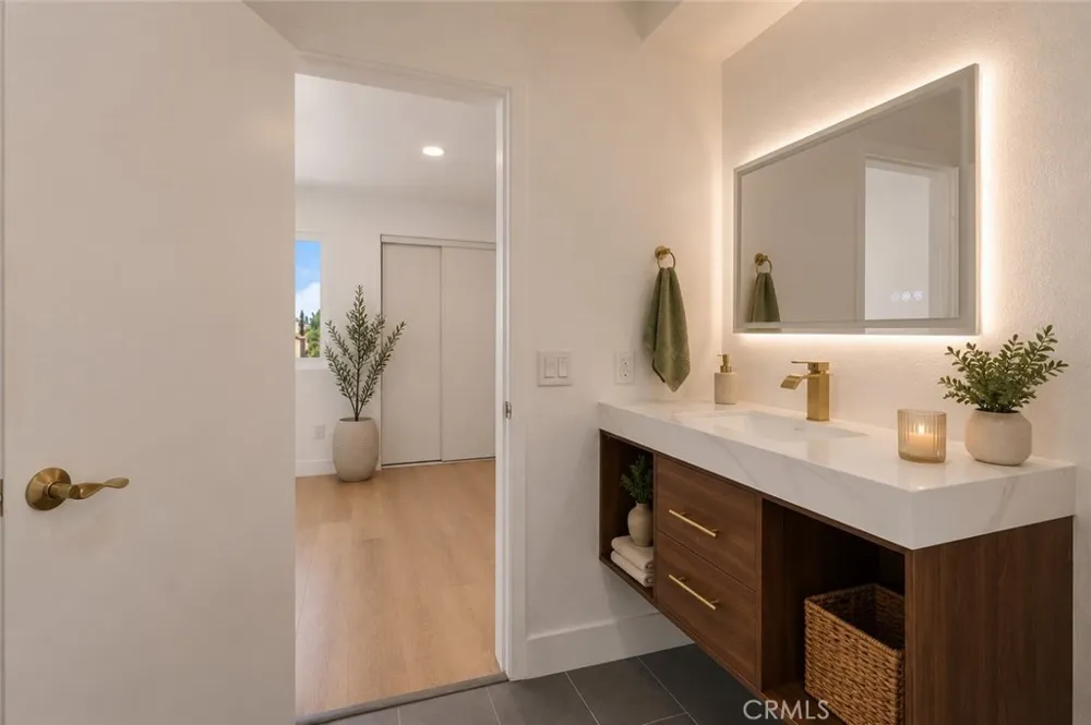 11821 Aurora Court Fontana, CA 92337